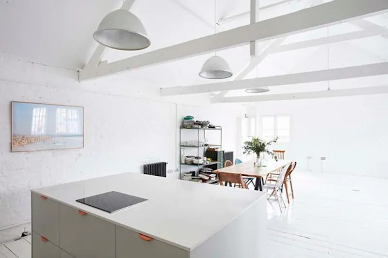 White loft studio in Forest Hill, N447 (photo 7)
