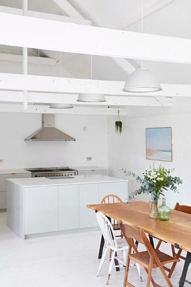 White loft studio in Forest Hill, N447 (photo 11)