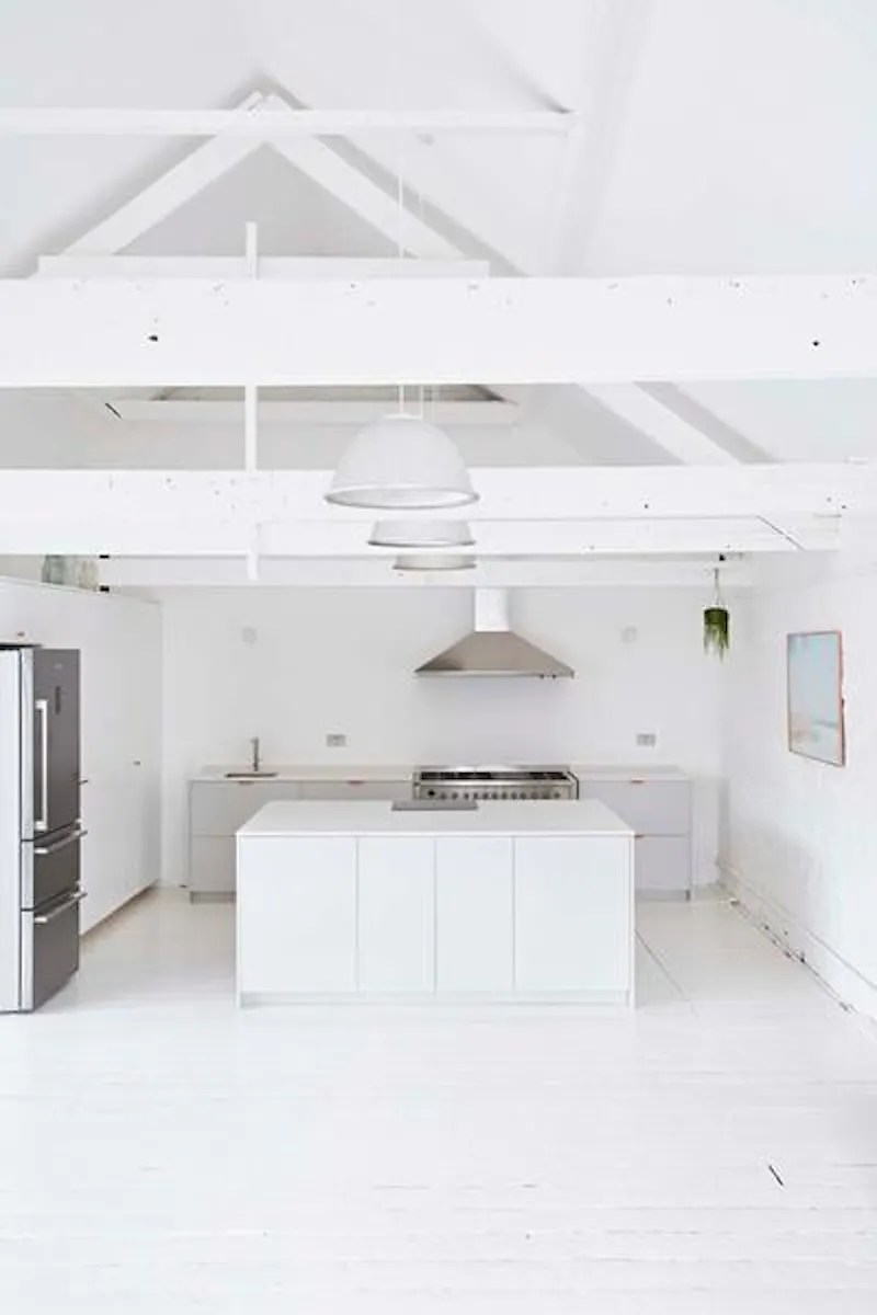 White loft studio in Forest Hill, N447 (photo 17)