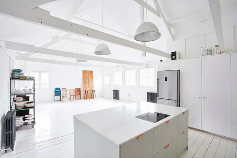 White loft studio in Forest Hill, N447 (photo 18)