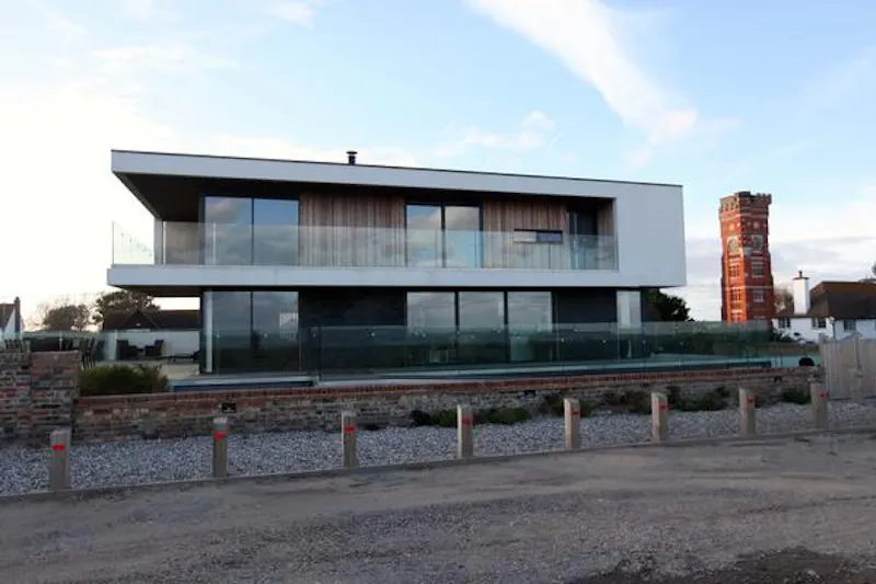 Ultra modern Kent beach house, K439 (photo 1)