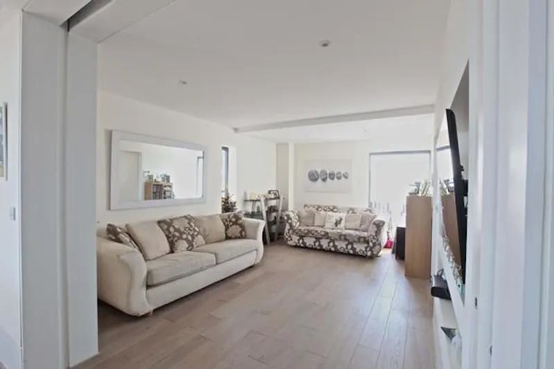 Ultra modern Kent beach house, K439 (photo 4)