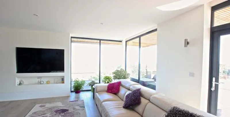 Ultra modern Kent beach house, K439 (photo 5)