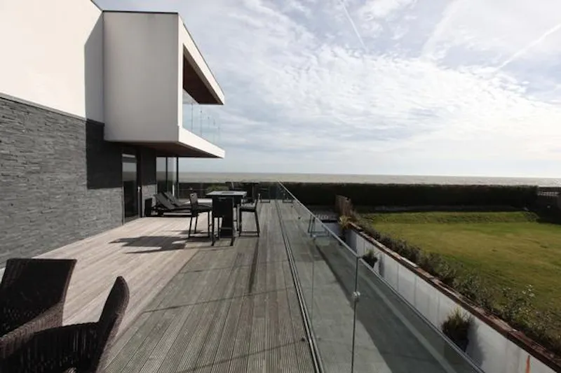 Roof terrace at Ultra modern Kent beach house, K439 (photo 18)