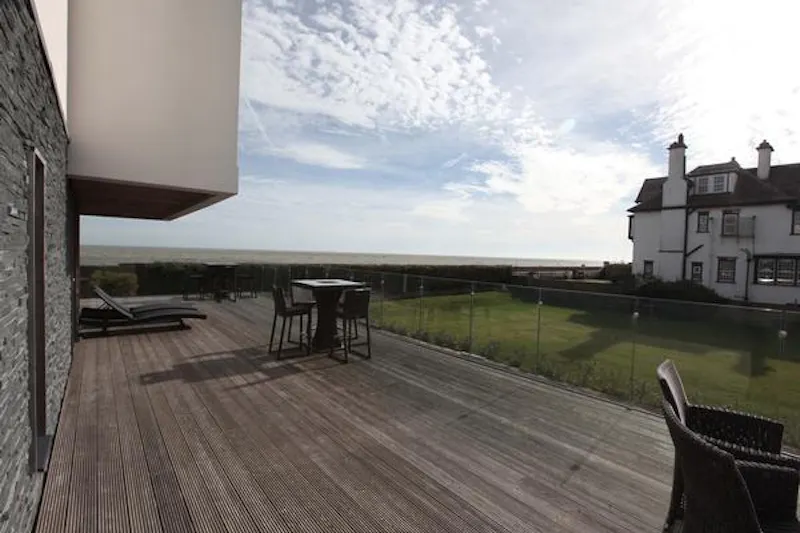 Ultra modern Kent beach house, K439 (photo 19)