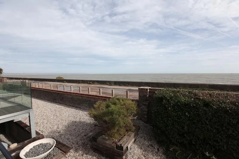 Ultra modern Kent beach house, K439 (photo 22)