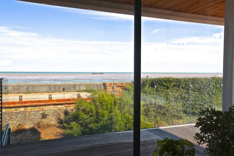 Ultra modern Kent beach house, K439 (photo 25)