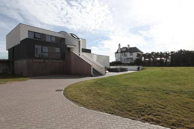 Ultra modern Kent beach house, K439 (photo 27)