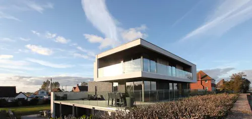 Ultra modern Kent beach house, K439