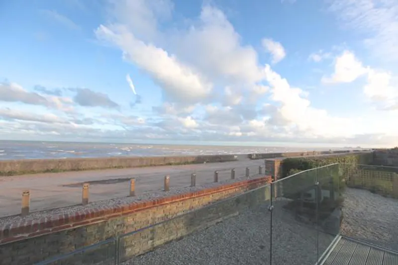 Ultra modern Kent beach house, K439 (photo 31)