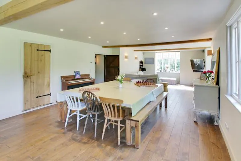 Dining room at Film location L683 in Kent (photo 4)