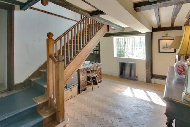 Staircase at Film location L683 in Kent (photo 12)