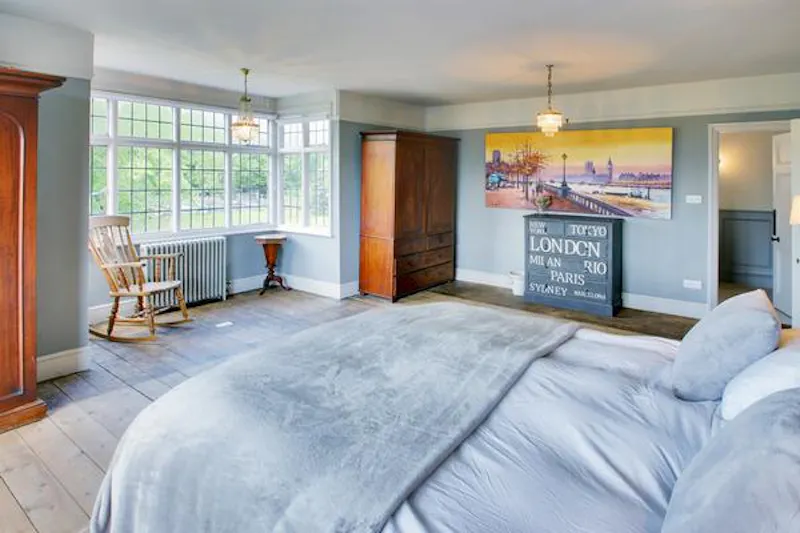 Bedroom at Film location L683 in Kent (photo 27)