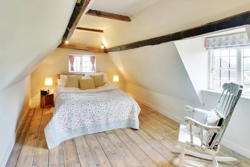 Bedroom at Film location L683 in Kent (photo 29)