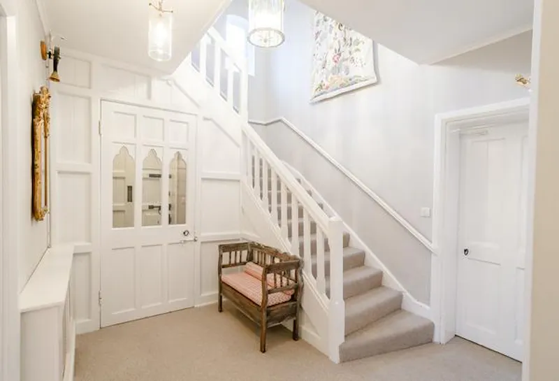 Entrance hall at Contemporary Wantage Vicarage, B1824 (photo 2)