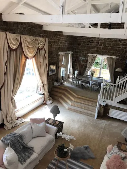 Quirky Leeds barn conversion, L684