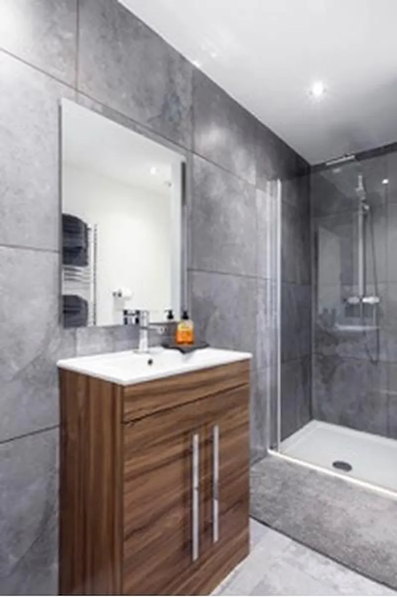 Film location D2369 in Surrey (photo 14)