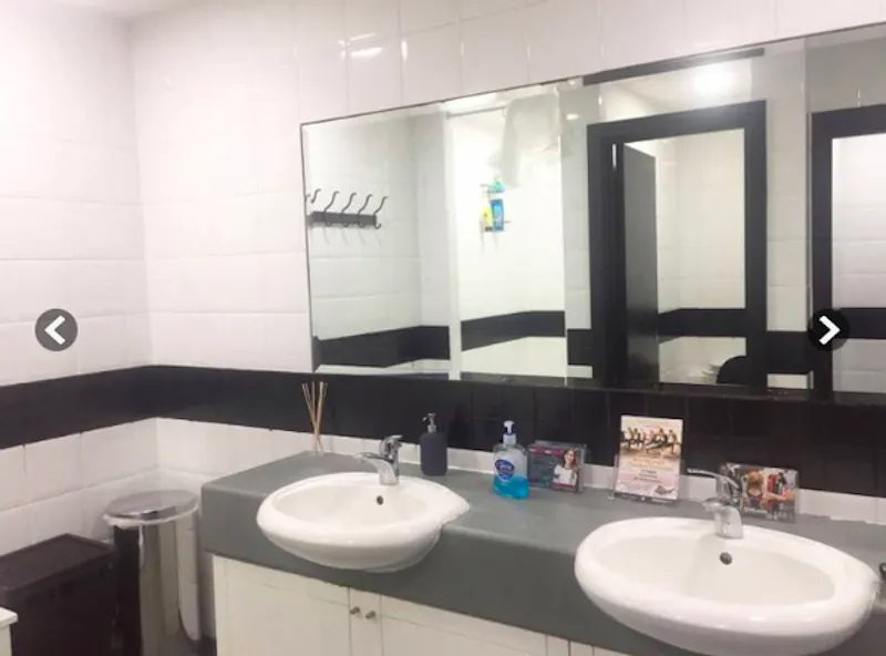Changing rooms at Hornsey boxing gym , V159 (photo 8)