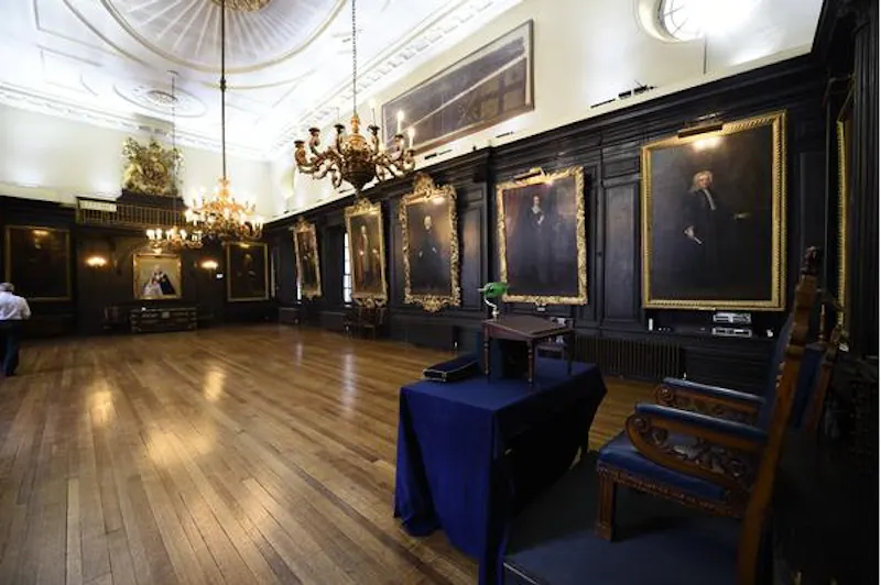 Opulent Blackfriars livery hall, A1463 (photo 4)