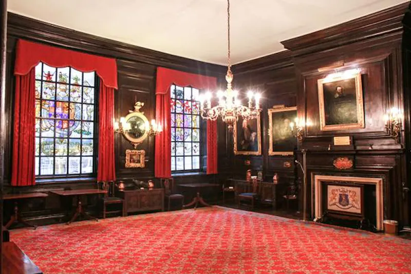 Fireplace at Opulent Blackfriars livery hall, A1463 (photo 9)