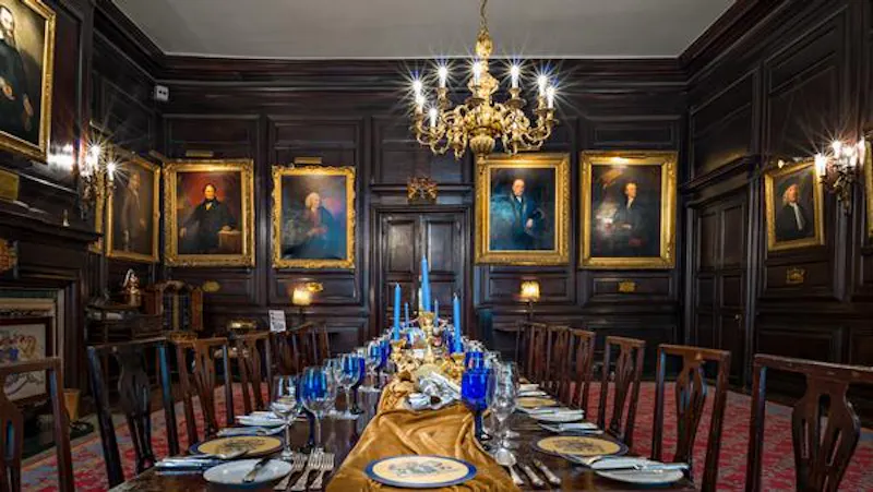 Opulent Blackfriars livery hall, A1463 (photo 12)