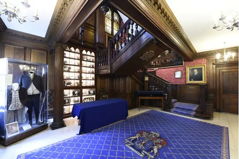Opulent Blackfriars livery hall, A1463 (photo 17)