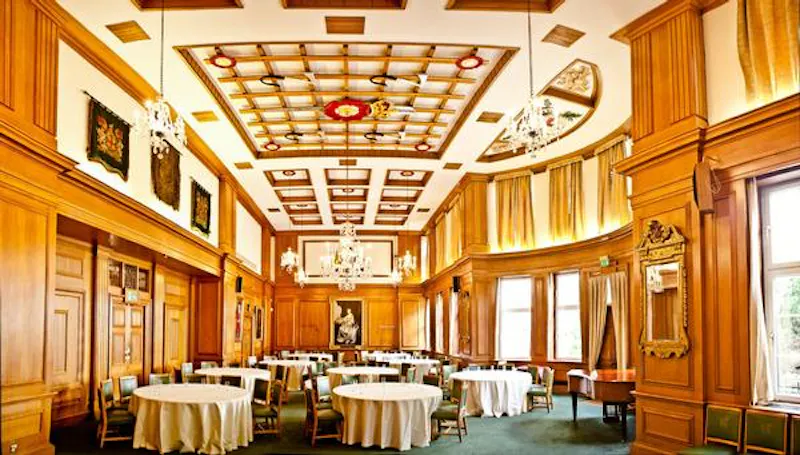 Ballroom at Impressive London Wall livery hall, A1464 (photo 3)