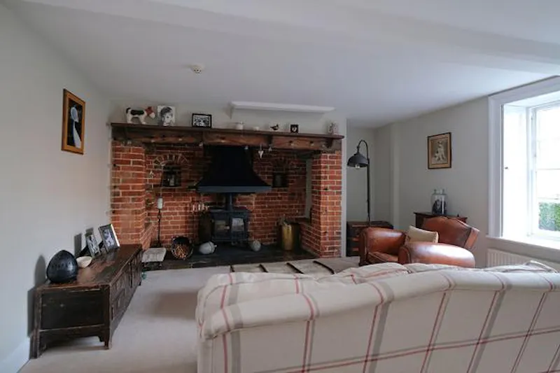 Fireplace at Film location C903 in Kent (photo 22)
