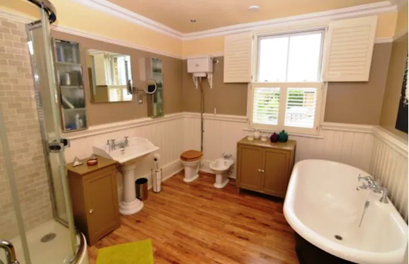 Bathroom at Double-fronted Sidcup home, B1827 (photo 28)