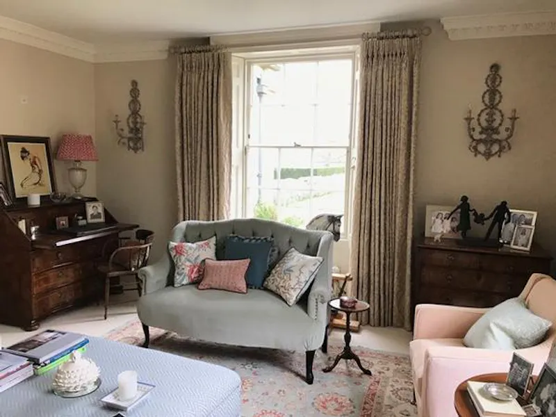 Drawing room at Micheldever manor farm house, A1465 (photo 4)