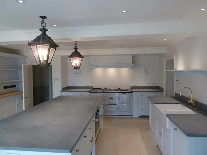 Kitchen at Micheldever manor farm house, A1465 (photo 8)