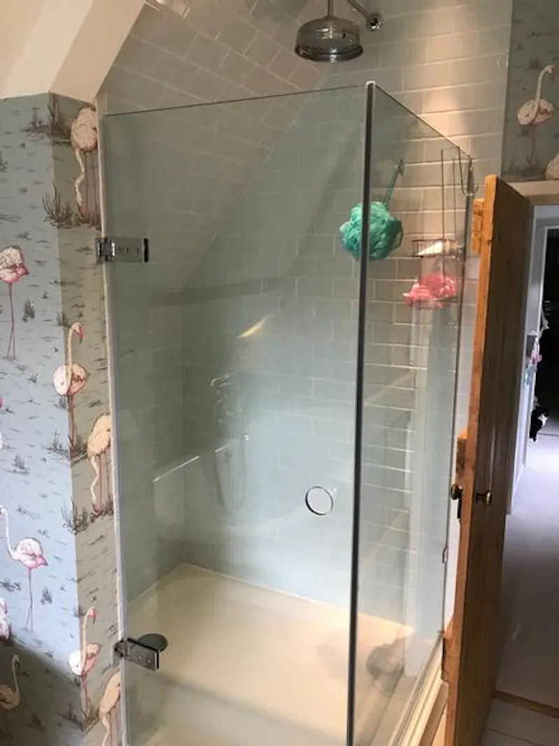 Shower at Micheldever manor farm house, A1465 (photo 23)