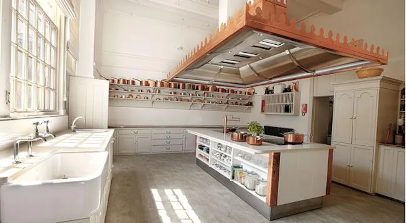 Kitchen at Spectacular estate near Skipton, G302 (photo 10)