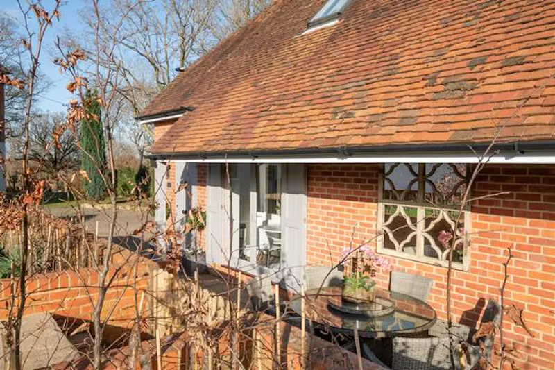 Film location B1829 in Surrey (photo 3)