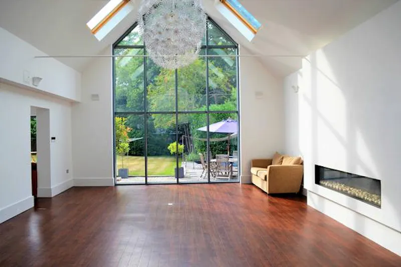 Living Room at Film location D2375 in Berkshire (photo 2)