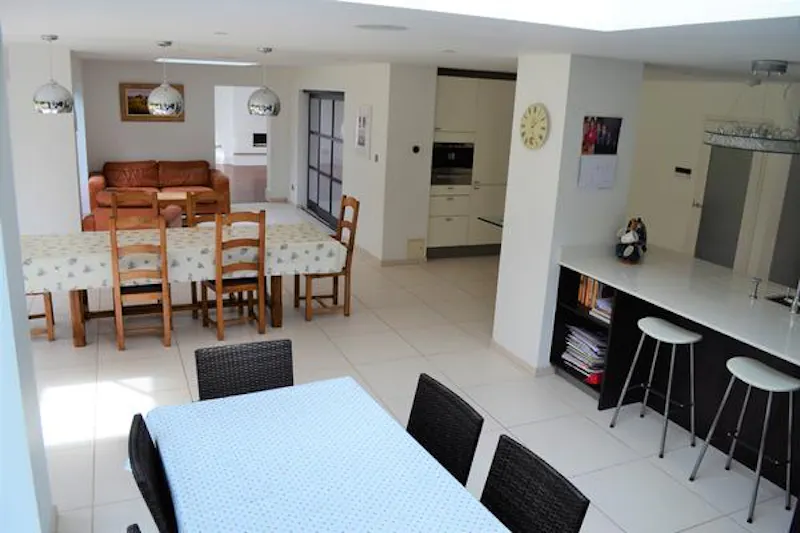 Kitchen at Film location D2375 in Berkshire (photo 7)