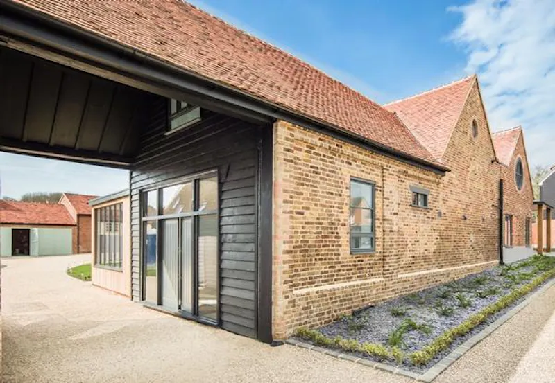 Film focused Stevenage barn, L685 (photo 25)