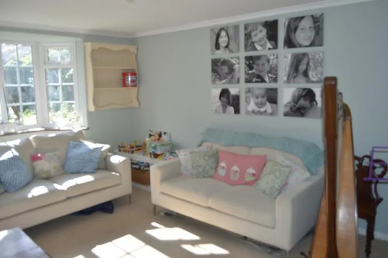 Living Room at Film location C905 in Surrey (photo 4)