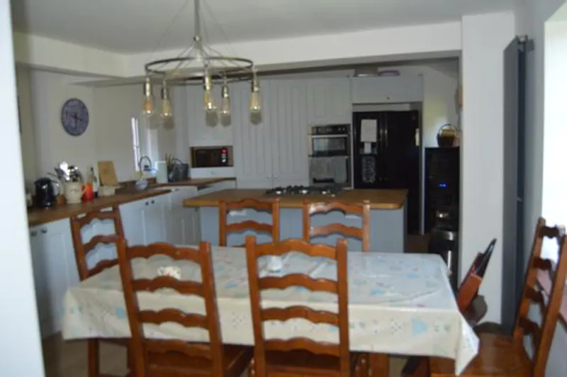 Dining room at Film location C905 in Surrey (photo 12)