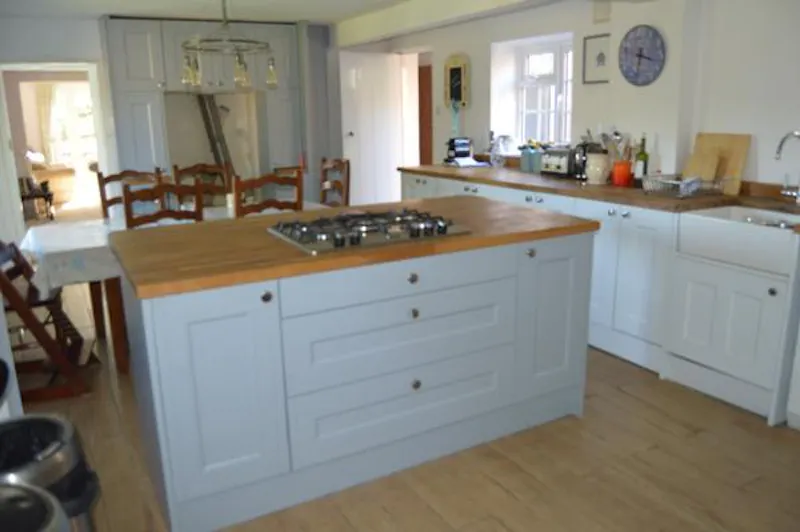 Kitchen at Film location C905 in Surrey (photo 13)