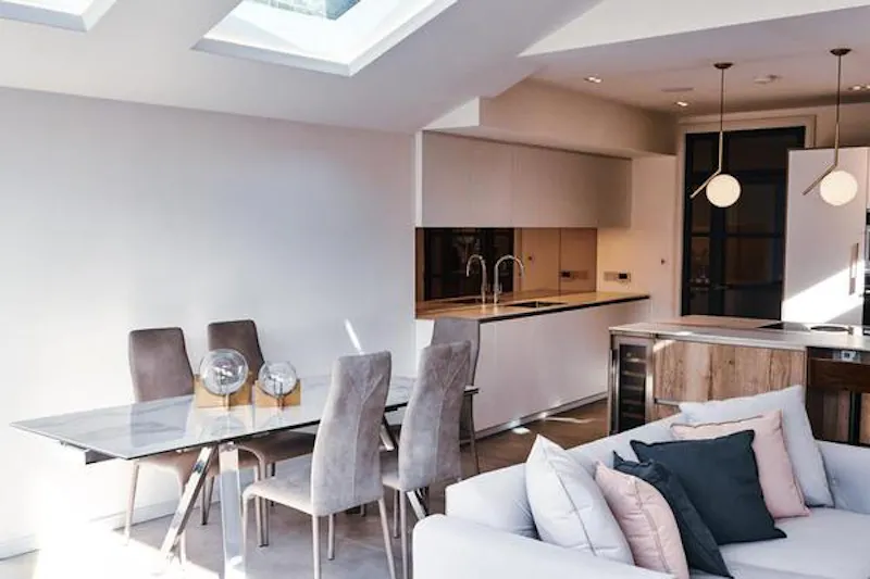 Dining room at Contemporary Balham house, B1832 (photo 9)