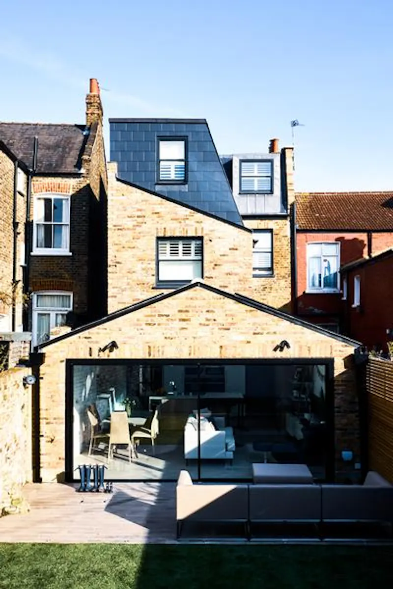 Garden at Contemporary Balham house, B1832 (photo 10)