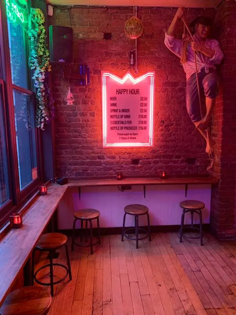Neon Shoreditch bar, R820 (photo 6)