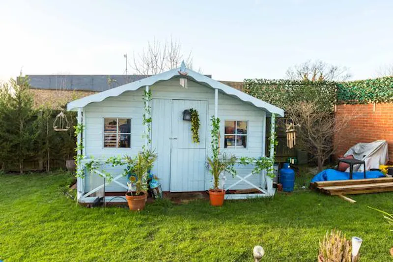 Summer house at Bright light Kentish Hoo House, D2374 (photo 53)