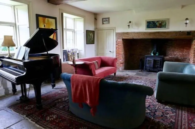 Living Room at Film location H181 in West Sussex (photo 4)