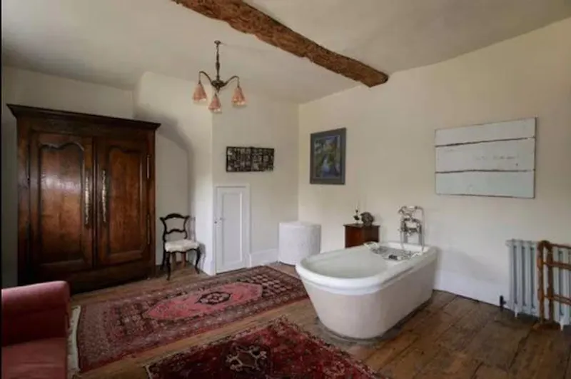 Bathroom at Film location H181 in West Sussex (photo 9)