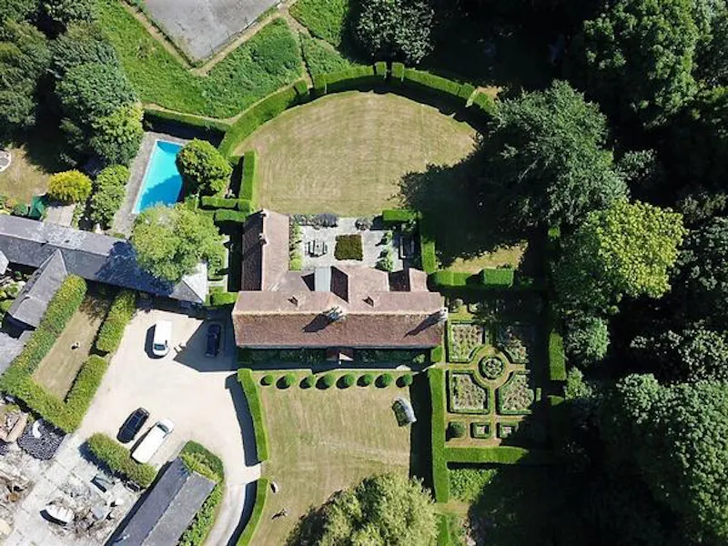 Garden at Film location H181 in West Sussex (photo 13)