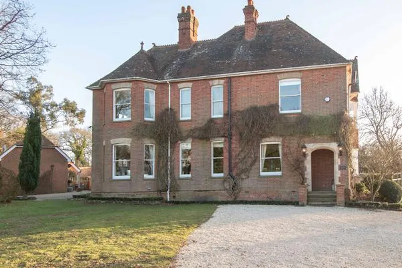 Driveway at Large Dunsfold family home, B1836 (photo 1)