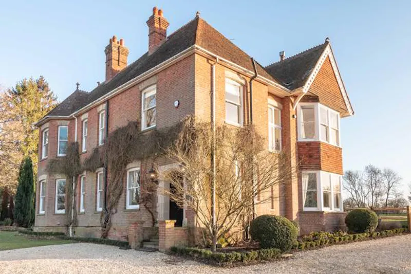 Large Dunsfold family home, B1836 (photo 2)