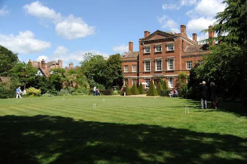 Elegant Huntingdon mansion, A1468 (photo 1)